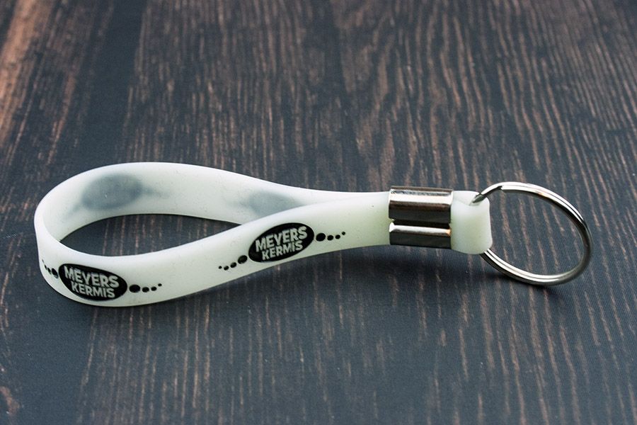 glow-in-the-dark siliconen sleutelhangers voor Meyers Kermis (onder gewoon daglicht)